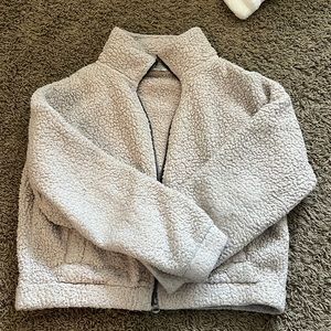 Super cute Sherpa Jacket! Size medium in women’s.